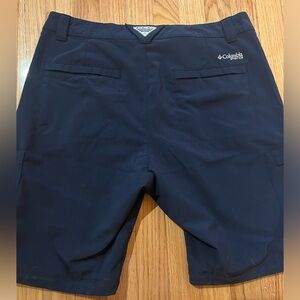 Men’s Columbia PFG navy shorts, size 34.